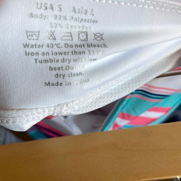 Peach Short Sleeve Tshirt Tennis Skirt Geometric Design Set size small - Picture 10 of 10